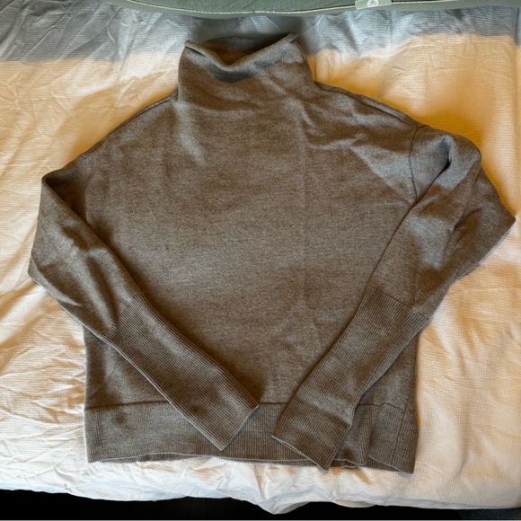 Wilfred wool sweater (medium) - Picture 3 of 3